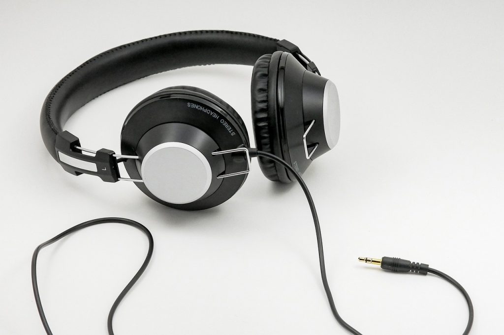 The 10 Best Lightweight Headphones (Reviewed & Compared in 2022)