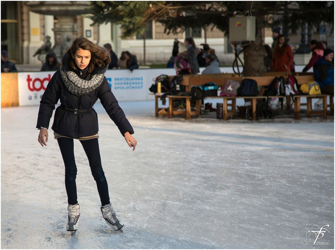 ice-skating-235545_1280